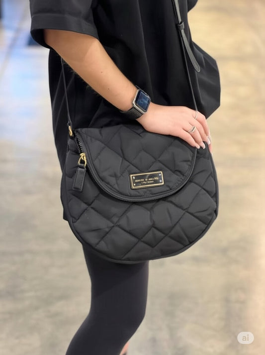 Marc Jacobs Kapitone Omuz Çantası
